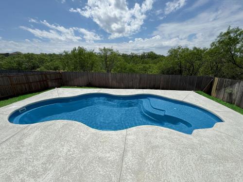Stylish Family Home Near Lackland POOL in San Antonio, USA