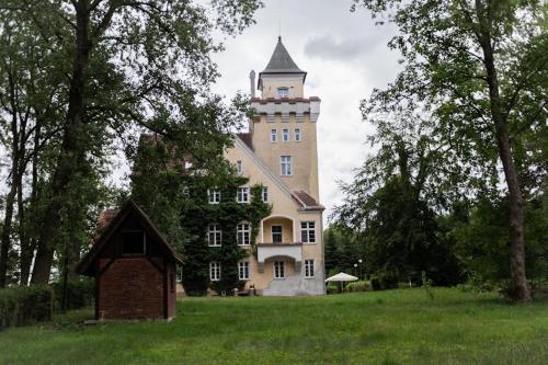 . Zamek Nowęcin