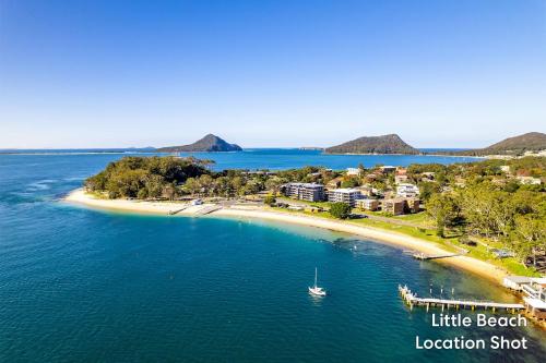 Villa Ellisa 5 10 Columbia Cl stunning unit with stunning views - image 5