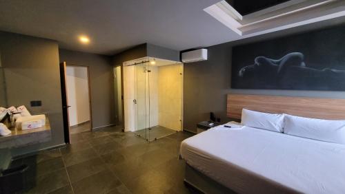 4Play Motel in Santa Cruz, Mexico