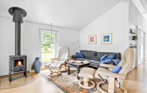3 Bedroom Nice Home In Hadsund in 海爾貝斯考