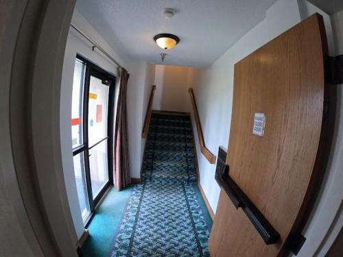 Pleasant Stay Inn & Suites - image 7
