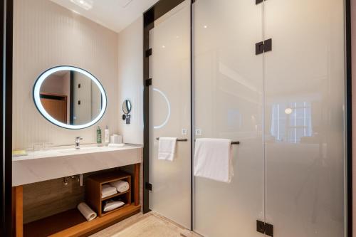 room detail thumbnail 2