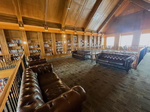 2 Luxury suites with parking at The Grand Castle