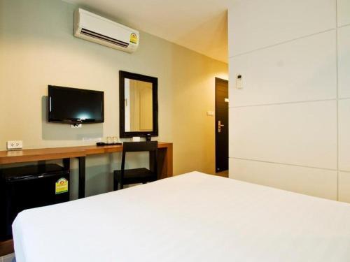 room detail thumbnail 1