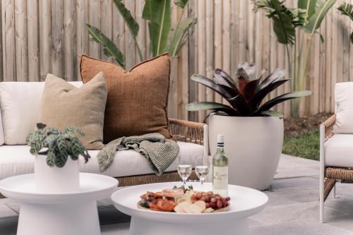 สวน, The SALTY PALMS Luxury Villas By the Sea in เคียม่า