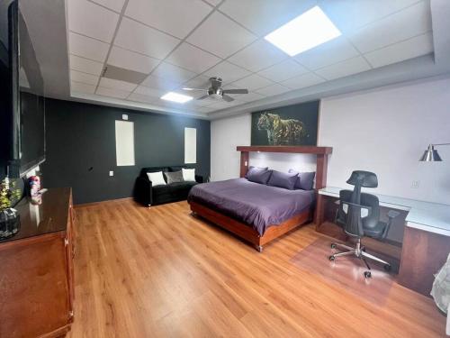 Apartment with King bed and 85 TV 5 min Bus Station, Ciudad Victoria (foto 2)