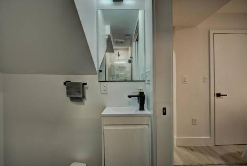 Modern, Gorgeous & Luxury Gem - 5 Stars Location in Washington, USA