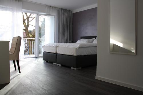 Victoria Living 3