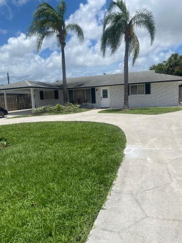 Prime Location W/Pool in Palm Beach Gardens, USA