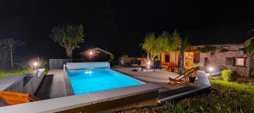La Bergerie et sa piscine chauffée (La Bergerie et sa piscine chauffee) in Saint-Paul (Rhone-Alpes)
