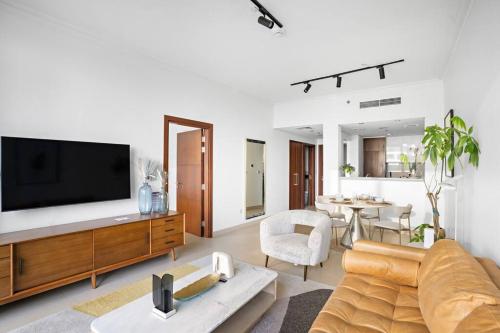 FIRST CLASS 1BR Iconic Cityscape Haven