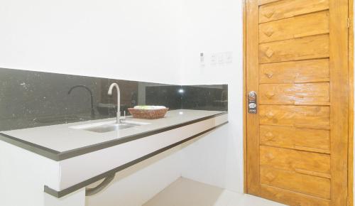 cuina, RedDoorz @ Alaminos Pangasinan in Alaminos City