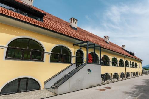 Зовнішній вигляд готелю, Dvorec Trebnik - SOBE in Словенське Коньїце