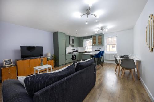 Stunning 3BR, Free Parking, near Town Center, Long term discoun