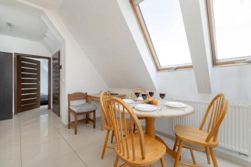 Apartament z Parkingiem Blisko Gubałówki w Zakopanem by Noclegi Renters - image 3