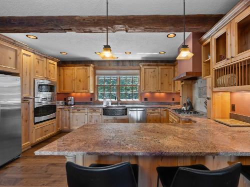 Snowed Inn - Meredith Lodging