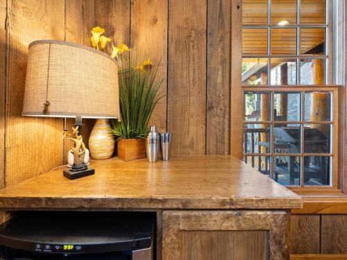 Snowed Inn - Meredith Lodging