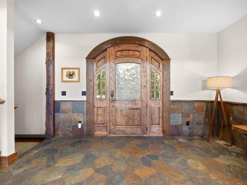 Snowed Inn - Meredith Lodging