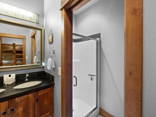 Snowed Inn - Meredith Lodging