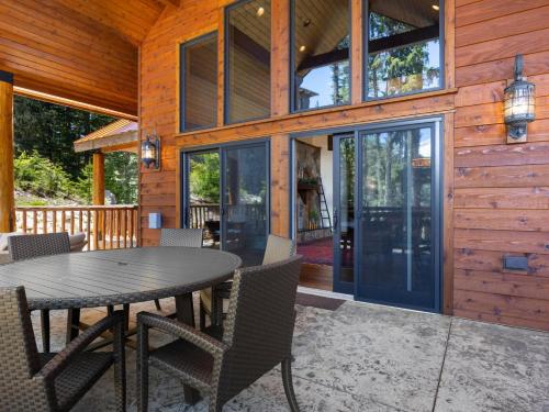 Snowed Inn - Meredith Lodging