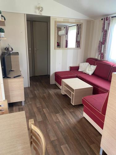 Mobil Home dans le camping 4 etoiles le Montourey near Les Coloniaux