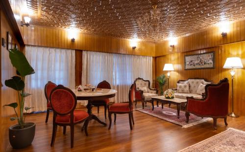 Moghal Mahal Resort Rajbagh Srinagar Moghal Mahal Resort Rajbagh Srinagar