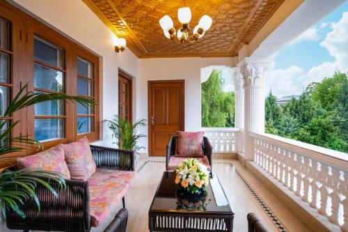 ระเบียง/ชานเรือน, Moghal Mahal Resort Rajbagh Srinagar in ศรีนาคา