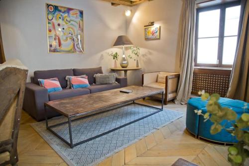Kristine - Luxury 2BR Saint-Germain Notre-Dame, París