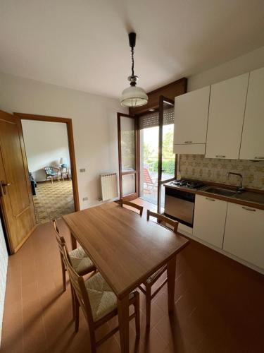virtuve, Casa Rossa al Lago - Apt Terrazza in Spinone Al Lago