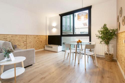 Chic and Modern Apartments in Gracia 2