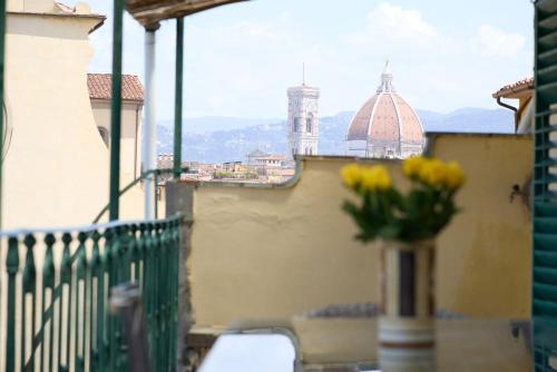 Santo Spirito Terrace Apartment with a view, Florenz