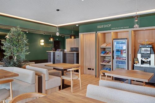 B&B HOTEL Santiago Milladoiro