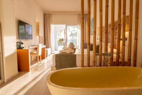 579592571 Zahara Beach & Spa by QHotels - Adults Recommended
