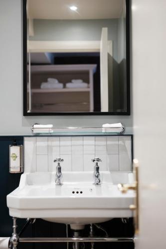 Pilgrim Inn - image 12