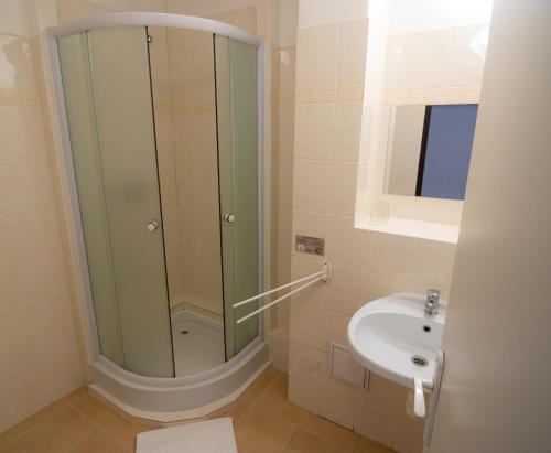 Standard Single Room image 3