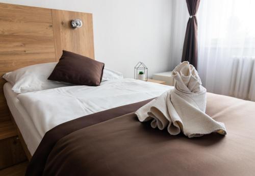 Standard Double or Twin Room image 7