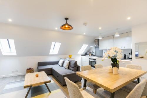 Urban Chic - Rathbone - main image