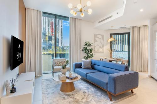 STAY BY LATINEM Luxury 2BR Holiday Home W204 near Burj Khalifa, Dubaï