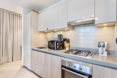 STAY BY LATINEM Luxury 2BR Holiday Home W204 near Burj Khalifa, Dubaï (photo 6)
