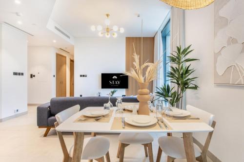 STAY BY LATINEM Luxury 2BR Holiday Home W204 near Burj Khalifa, Dubaï (photo 3)