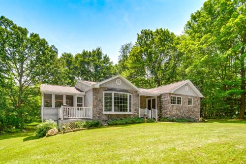 Pet-Friendly Espyville Home with Yard and Fire Pit! in Hartstown, Vereinigte Staaten von Amerika