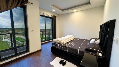 Luxury Studio Apartment Golf and lake view at Eighteen Islamabad - image 3