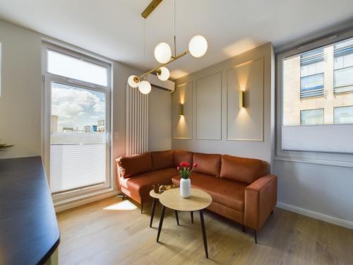 Apartment with Balcony room in City Center Apartments Hoża by Noclegi Renters