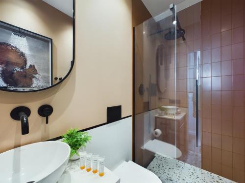 Apartment with Balcony image 8