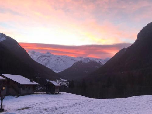 Fabulous location, Multipass provider in Morzine City Center