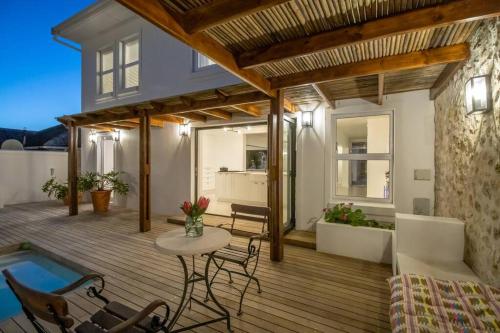 Sea, Mountains and Sunsets - Camps Bay Beach Villa, Kapstadt (Foto 7)