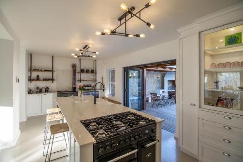 Sea, Mountains and Sunsets - Camps Bay Beach Villa, Kapstadt (Foto 2)