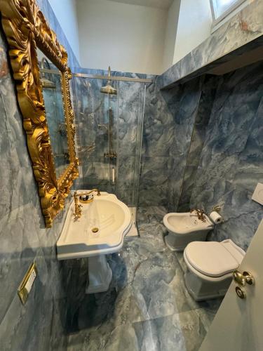 Superior Triple Room image 10