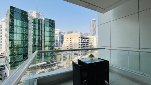 Canal View 2BR & Maid Room in KG Tower, Dubai Marina, Dubaj (fotografie 10)